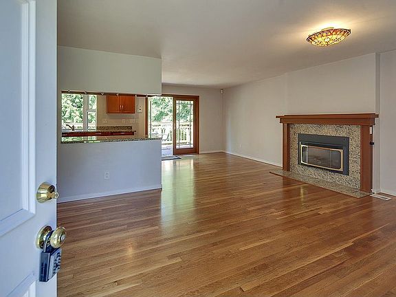 4th image of 213 152nd Pl SE