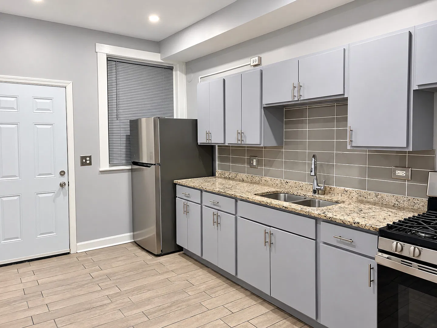 3 bed, 1000 sqft, $1,625 — Photo 2