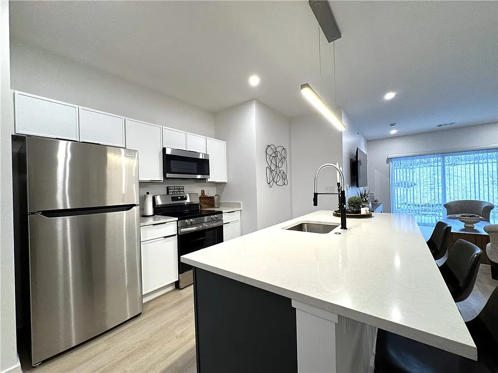 2 bed, 2.0 bath, 1165 sqft, $2,495 — Photo 2