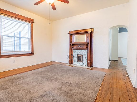 4th image of 29 W Brown St