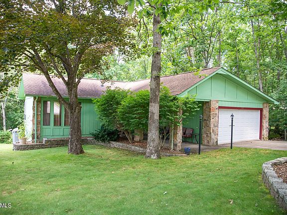 2nd image of 151 Lakeshire Dr