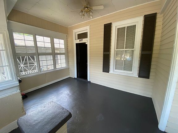 3rd image of 605 25th St