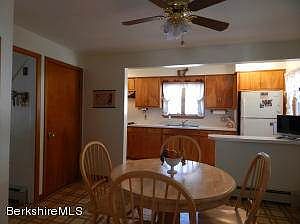 Open casual eating area to kitchen