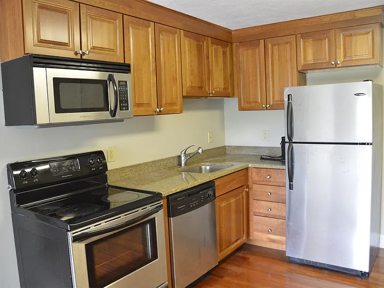 33 Andrew St #20 — Photo 2