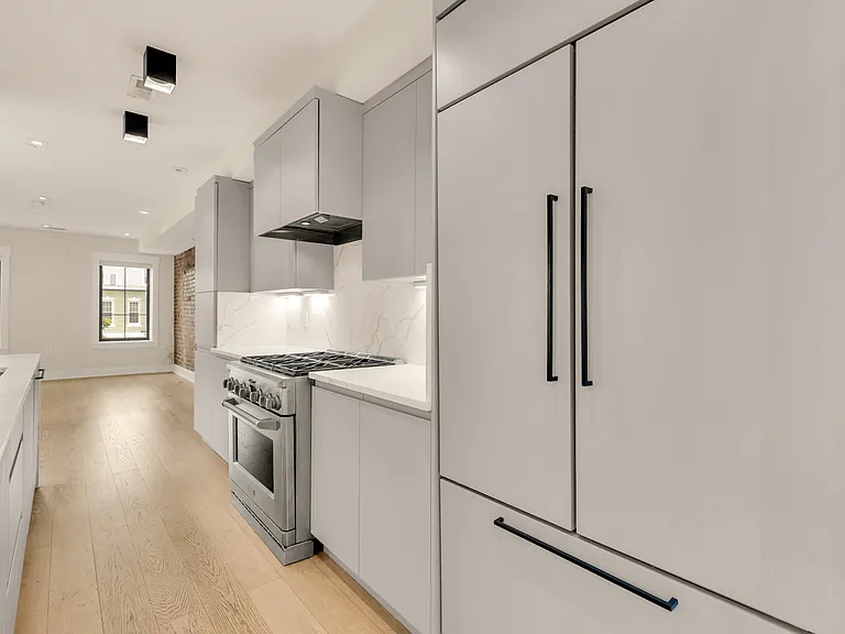 330 16th St SE #Penthouse 2 — Photo 6