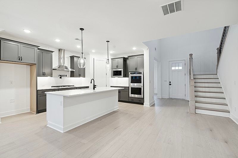1st image of 2340 Ellis Mountain Dr #1