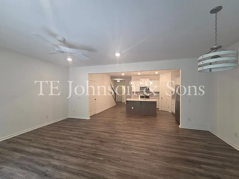 223 Latrobe Ln — Photo 10