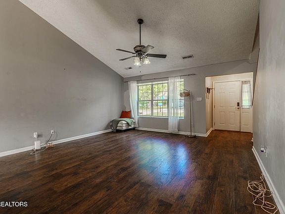 4th image of 738 Colony Village Way