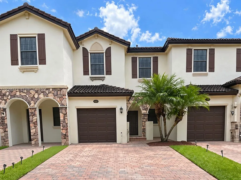 353 NE 37th Pl