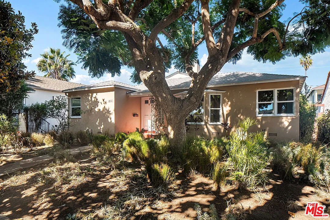 3 bed, 2.0 bath, 2023 sqft, $9,500 — Photo 3
