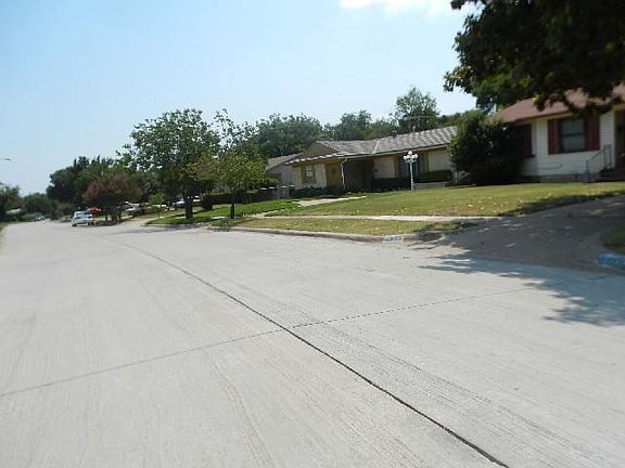 3rd image of 12037 Hoblitzelle Dr