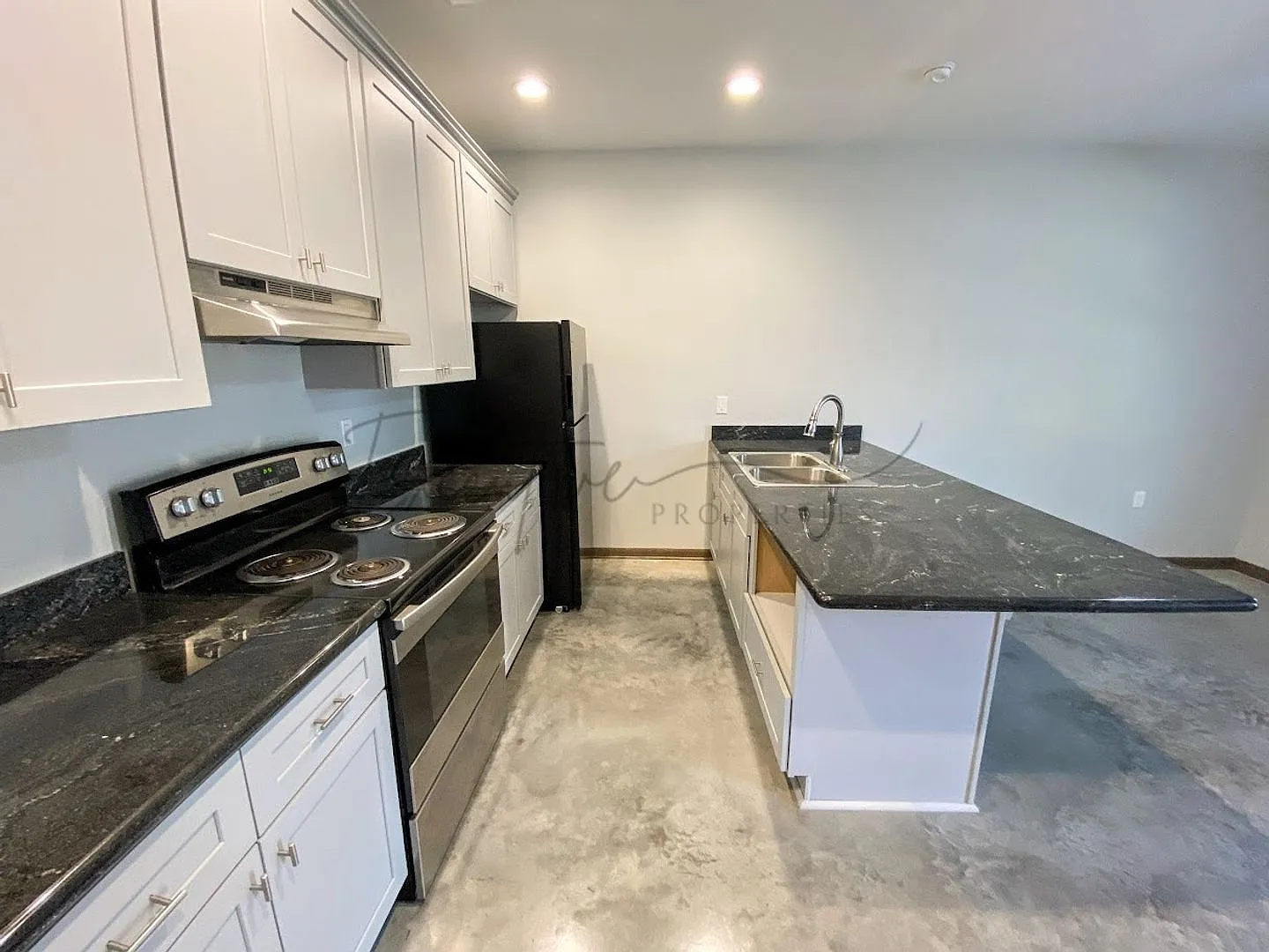 Modern 1 Bedroom Duplex Near MSU! - Deposit-Free Move-In Option Available! — Photo 1