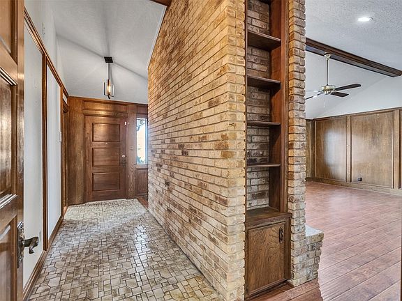 5th image of 8 Shadowood St