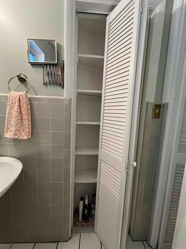 Private bedroom and bathroom with private entrance. Furnished. Walking distance to beach! — Photo 4