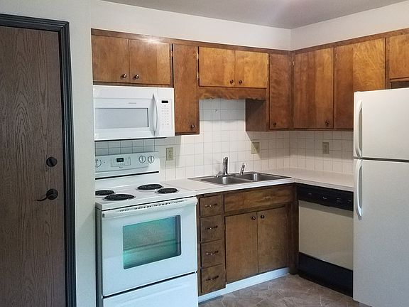 4th image of 361 Langer Ave S #22