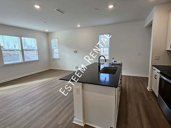 5th image of 500 Sunset Lake Dr #1