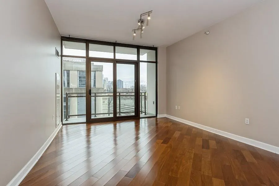 Building Photo - 233 E 13th St #404
