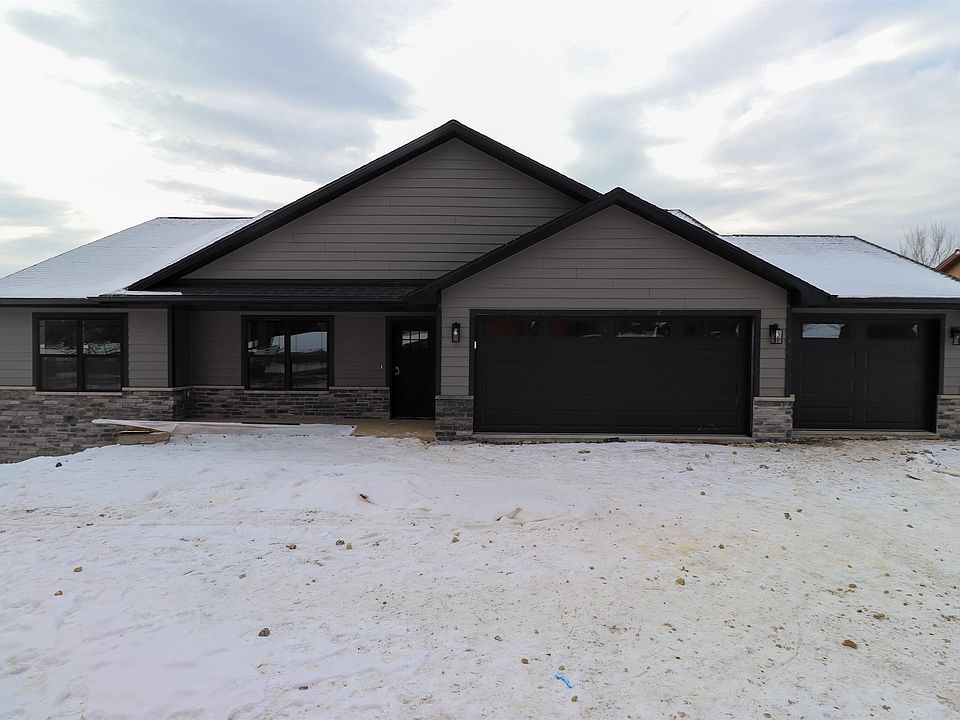 1st image of 801 Hawkeye Heights Rd