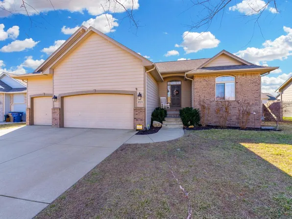 8920 N Ridgewood Ct, Valley Center, KS 67147