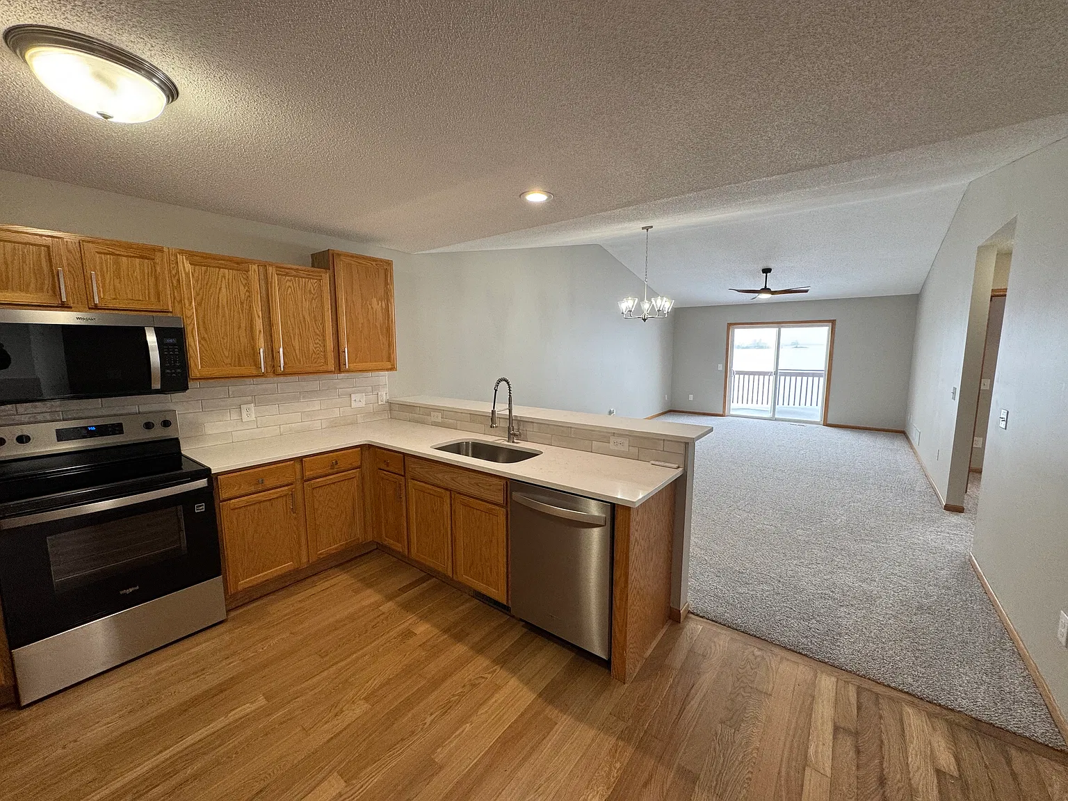4 bed, 2300 sqft, $2,000 — Photo 3