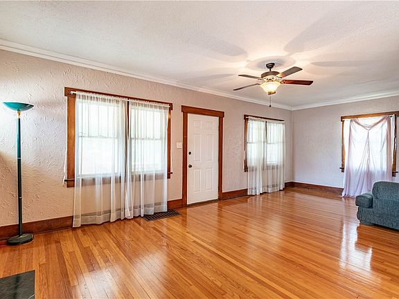 5th image of 2292 E Main St