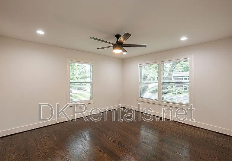 737 Helen St NW — Photo 15