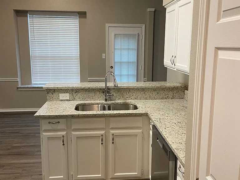 1530 Winslow Ln — Photo 8
