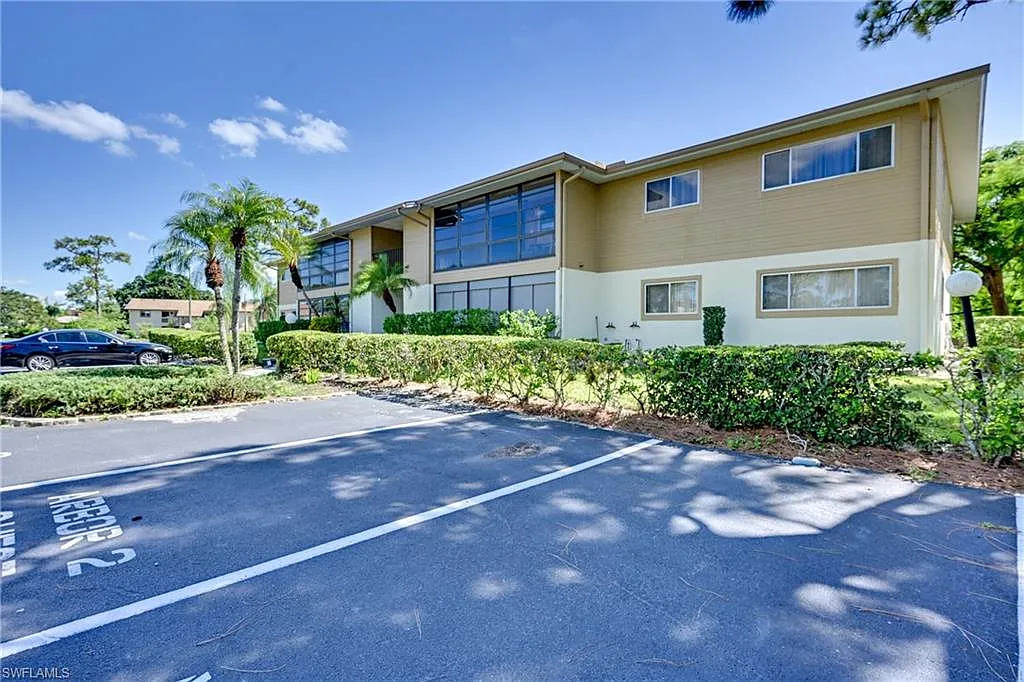 3 bed, 2.0 bath, 1072 sqft, $1,600 — Photo 1