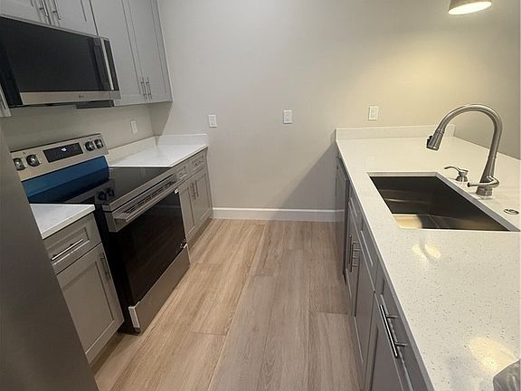 5th image of 101 Pennfield St
