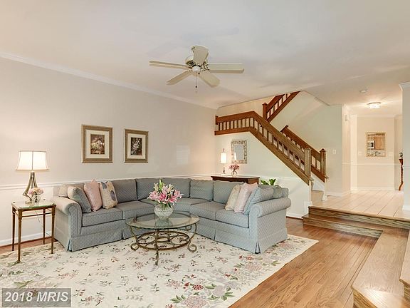 3rd image of 102 Summer Village Dr