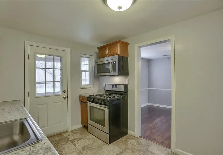 716 Maple Ln — Photo 8