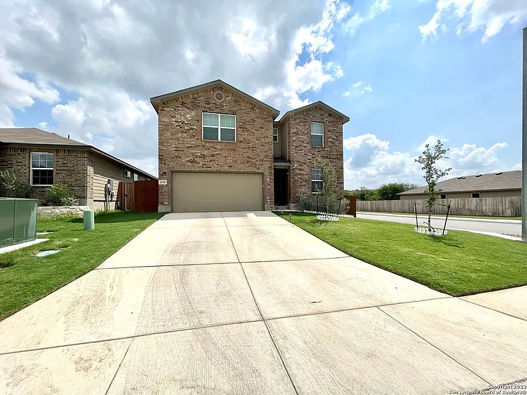 2526 Wentwood Run — Photo 1