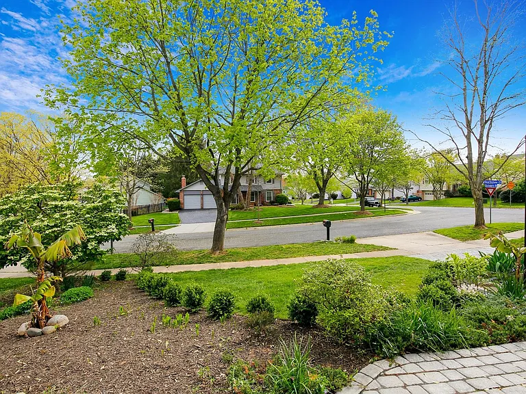 1755 Glastonberry Rd — Photo 12