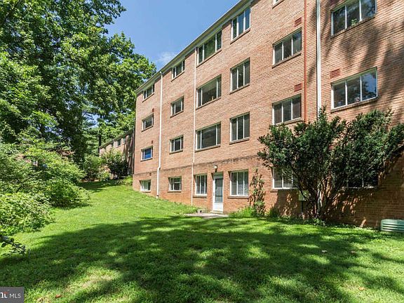 3rd image of 10513 Montrose Ave #10513