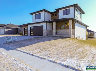 7833 Gerald Ave, Lincoln, NE 68516