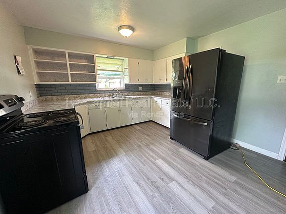 3rd image of 202 S Hilgard St
