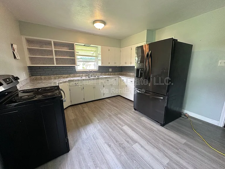 202 S Hilgard St — Photo 3