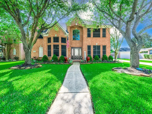 2807 Canyon Dr, Pearland, TX 77584