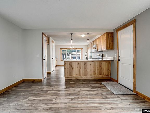 4th image of 3241 Sandal Ct NE