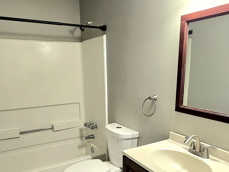 407 Bainbridge Dr — Photo 10