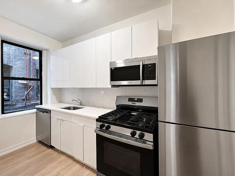 3415 Broadway #5W — Photo 3