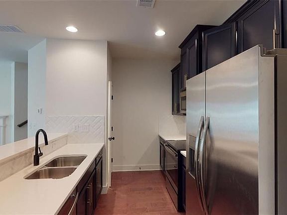 3rd image of 1837 Edgehill Dr