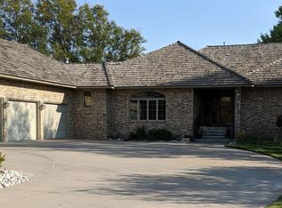 1903 Oxford Ct, Garden City, KS 67846
