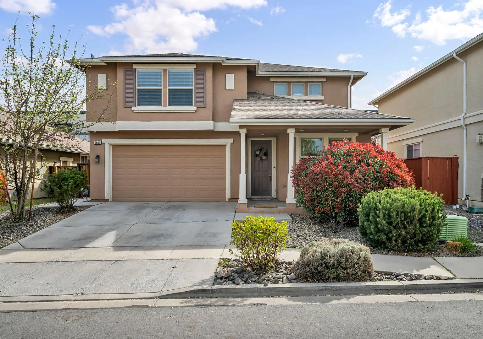 Value-Packed 4 Bedroom Home With Large Walk-In Closets Near Unr — Photo 2