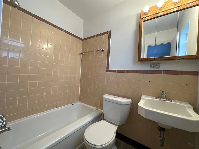 N High St 2232 SSR — Photo 14