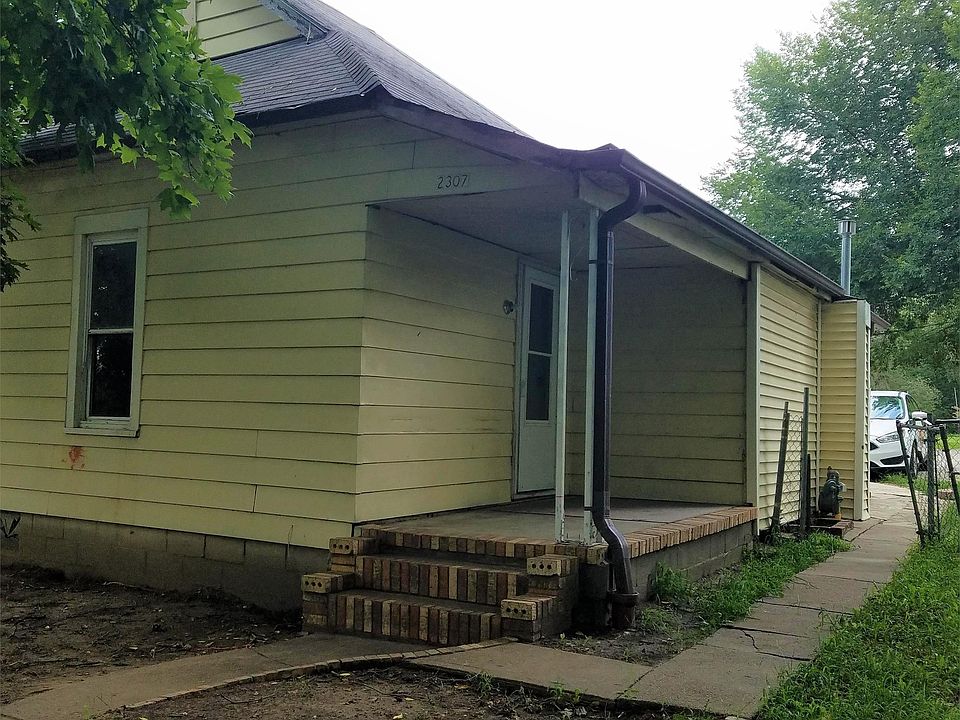 1st image of 2307 S 18th St