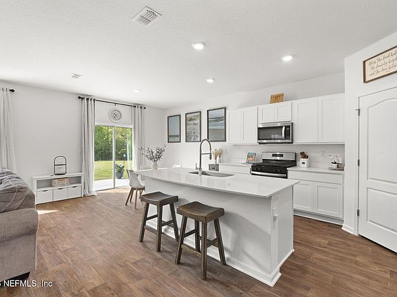 3rd image of 981 ORELLANA Road