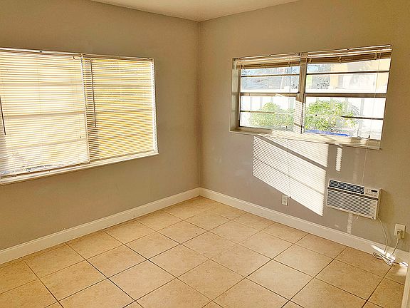 5th image of 4552 N Ocean Dr #1