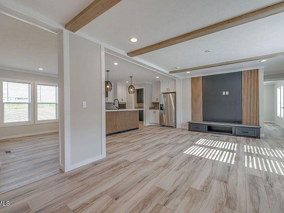 5th image of 1565 Rheatown Rd