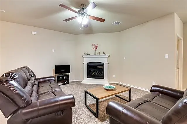 800 Laredo Ct — Photo 2